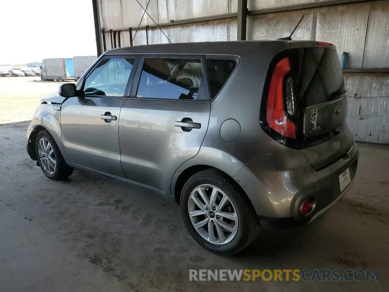 2 fotografías del automóvil dañado KNDJP3A50K7699491 KIA SOUL 2019