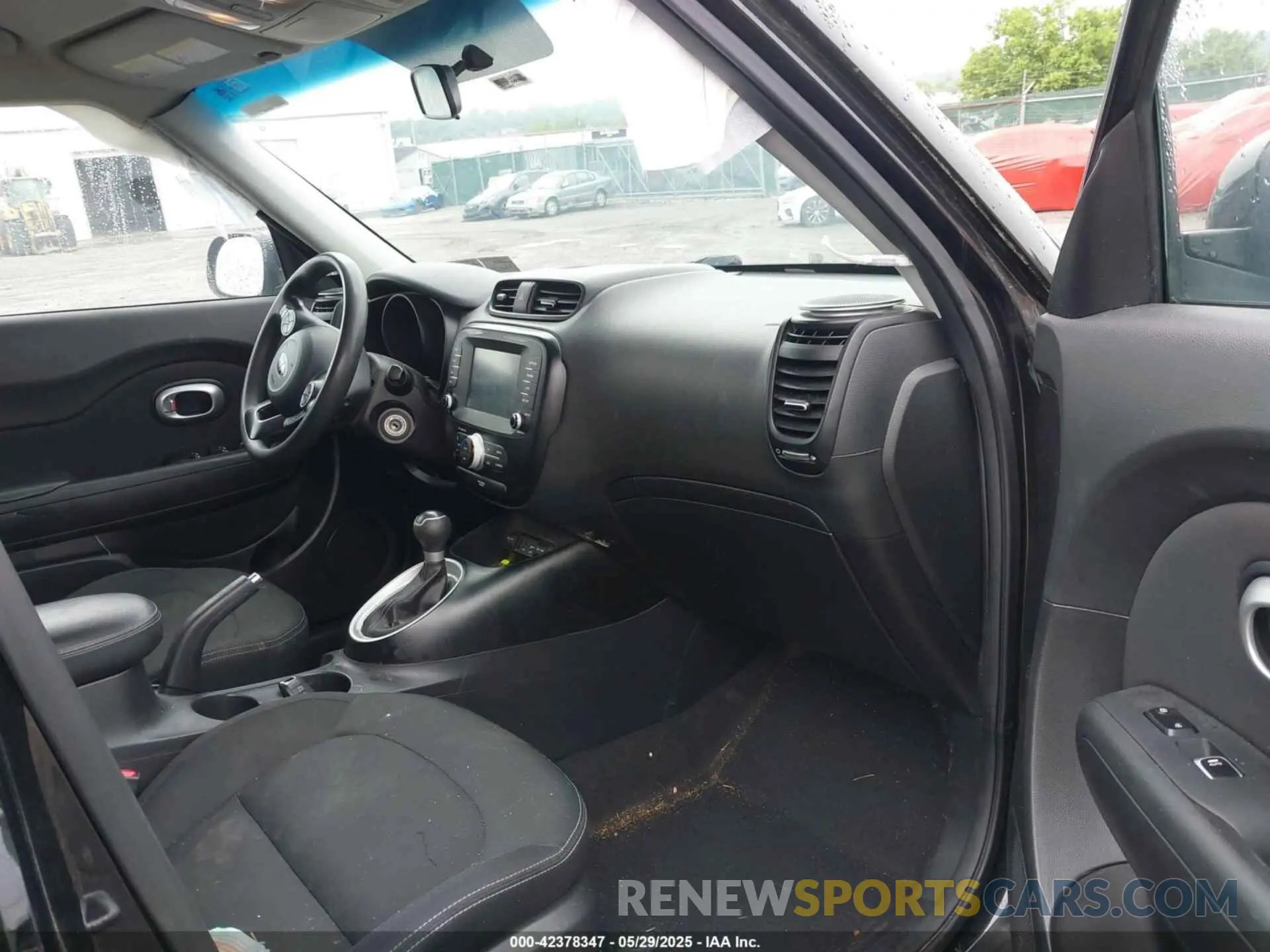 5 fotografías del automóvil dañado KNDJP3A50K7918465 KIA SOUL 2019