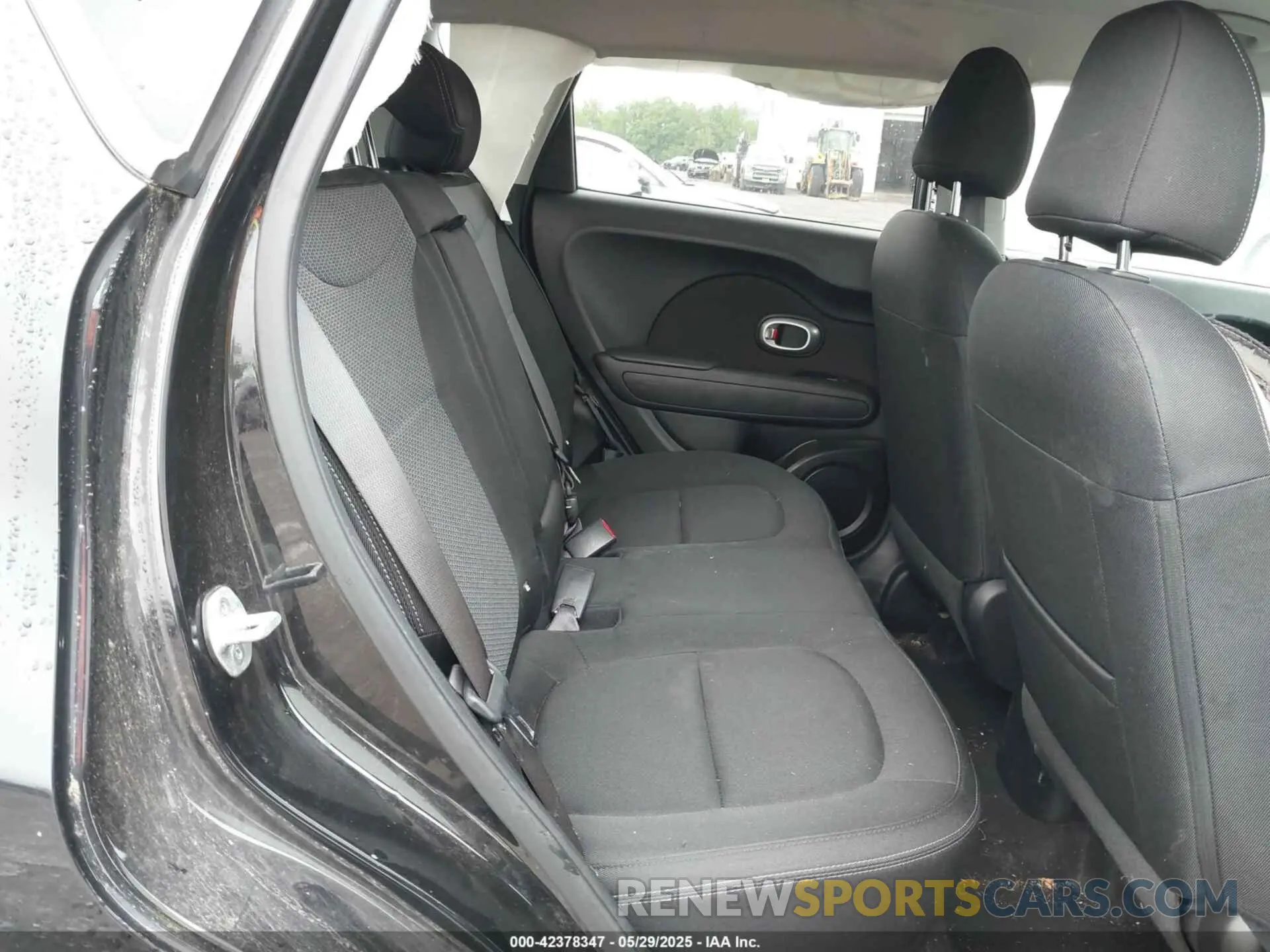8 fotografías del automóvil dañado KNDJP3A50K7918465 KIA SOUL 2019