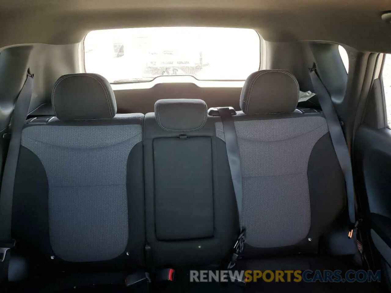 10 fotografías del automóvil dañado KNDJP3A51K7000093 KIA SOUL 2019