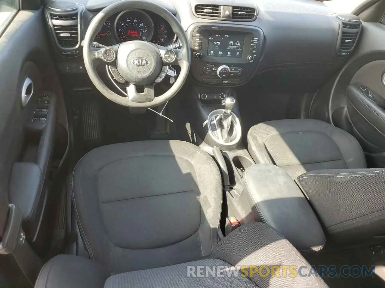 8 fotografías del automóvil dañado KNDJP3A51K7012194 KIA SOUL 2019