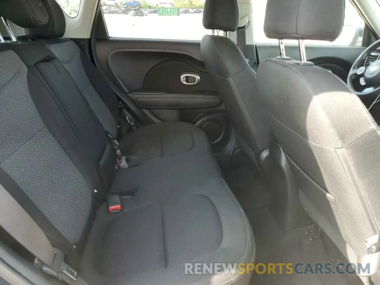 10 fotografías del automóvil dañado KNDJP3A51K7641129 KIA SOUL 2019