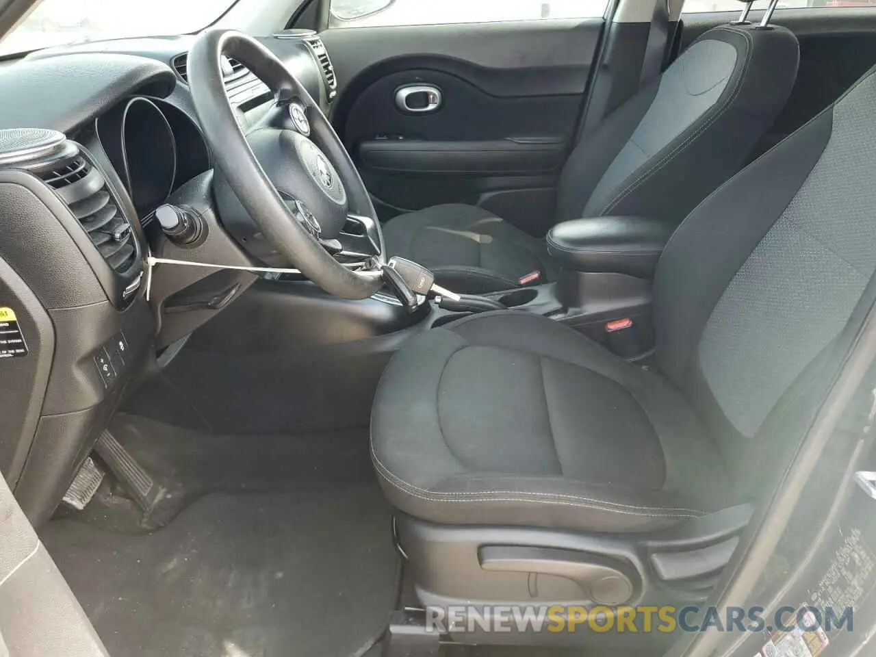 7 fotografías del automóvil dañado KNDJP3A51K7641129 KIA SOUL 2019