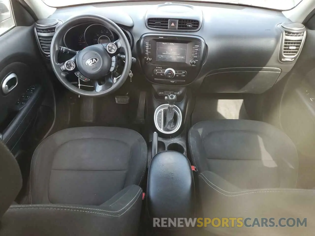8 fotografías del automóvil dañado KNDJP3A51K7641129 KIA SOUL 2019