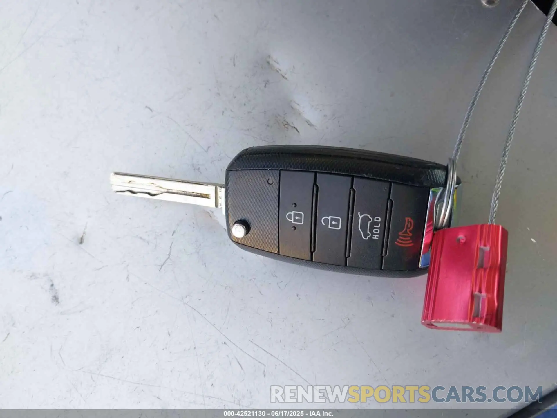 11 fotografías del automóvil dañado KNDJP3A51K7664149 KIA SOUL 2019