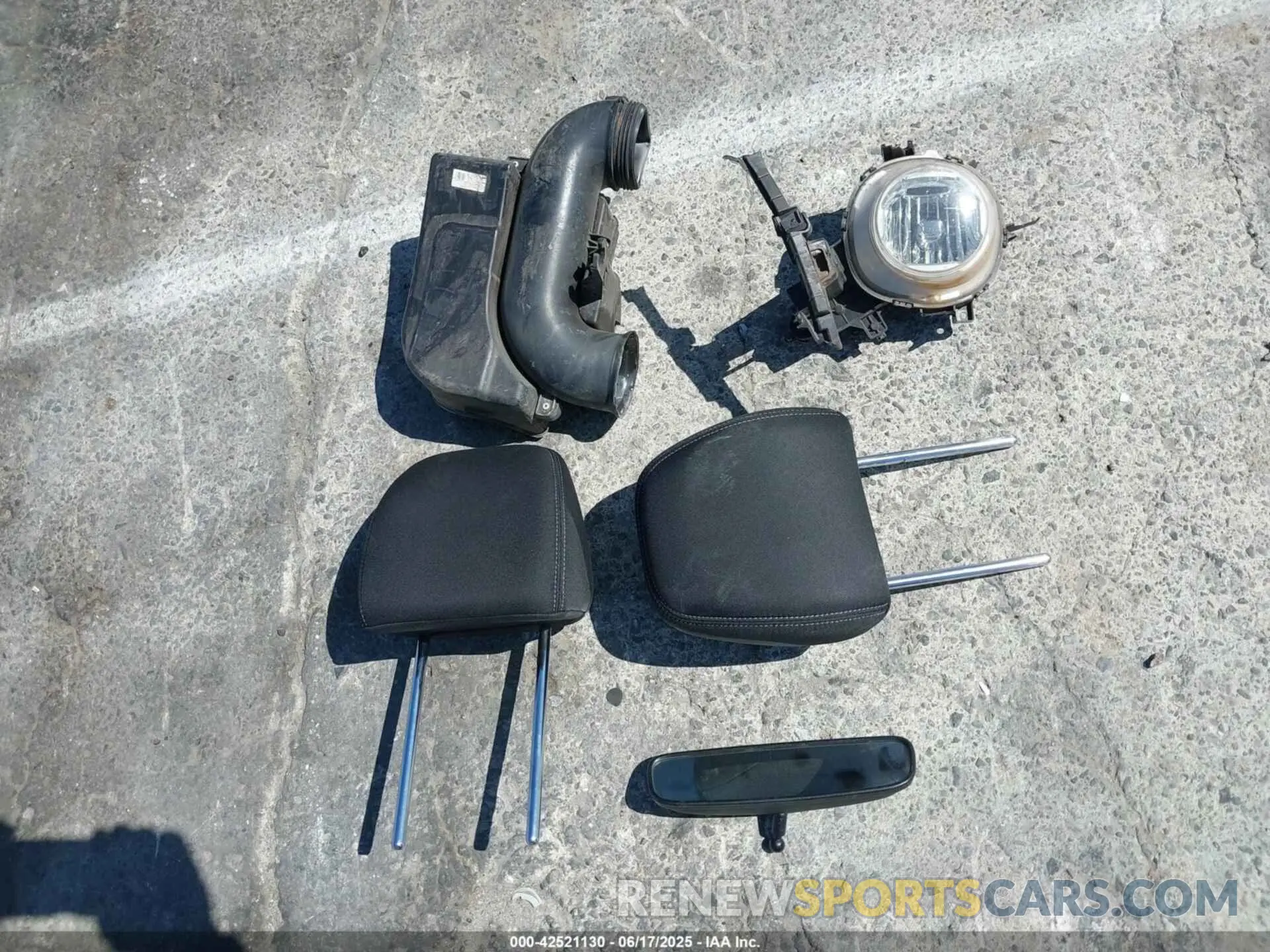 12 fotografías del automóvil dañado KNDJP3A51K7664149 KIA SOUL 2019