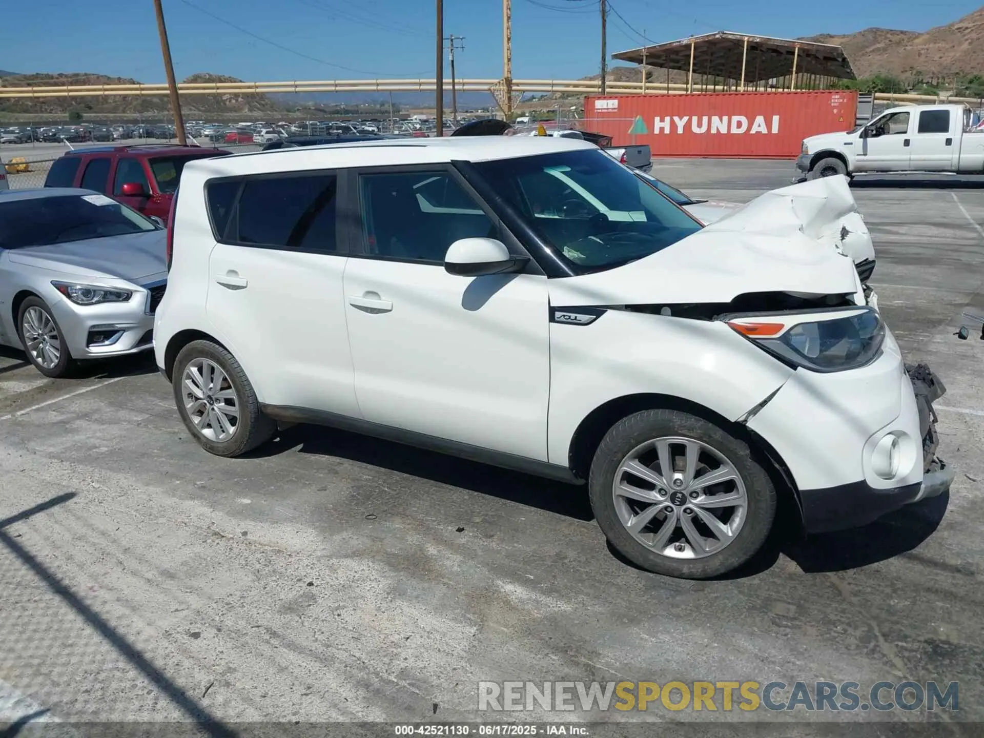 14 fotografías del automóvil dañado KNDJP3A51K7664149 KIA SOUL 2019