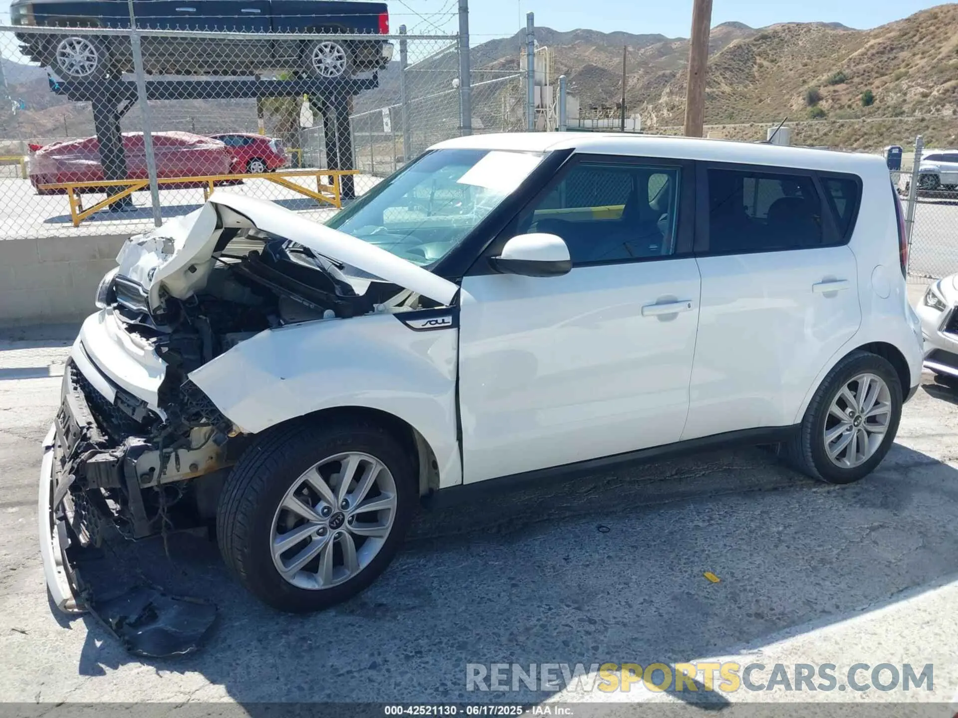 15 fotografías del automóvil dañado KNDJP3A51K7664149 KIA SOUL 2019