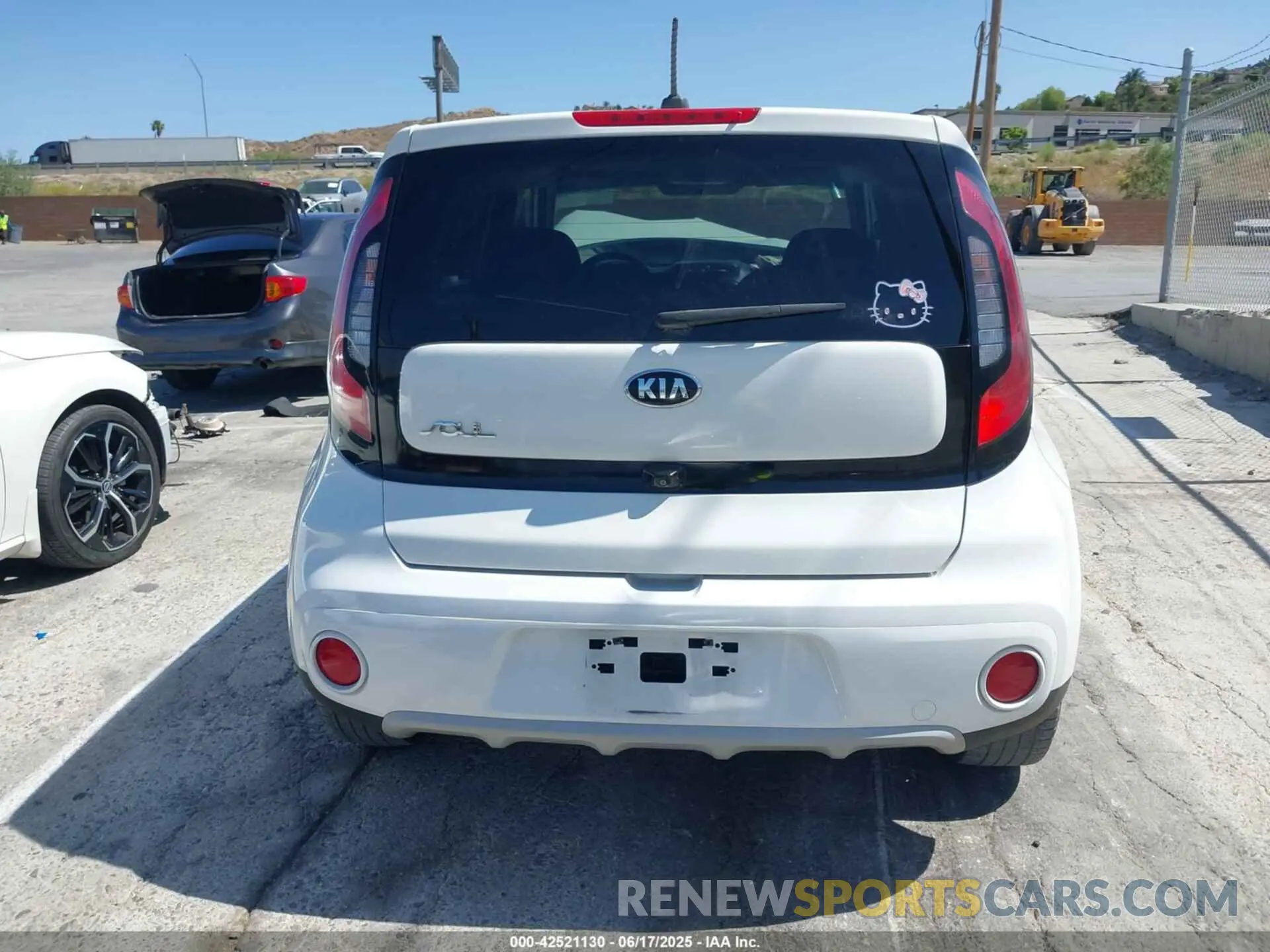 17 fotografías del automóvil dañado KNDJP3A51K7664149 KIA SOUL 2019