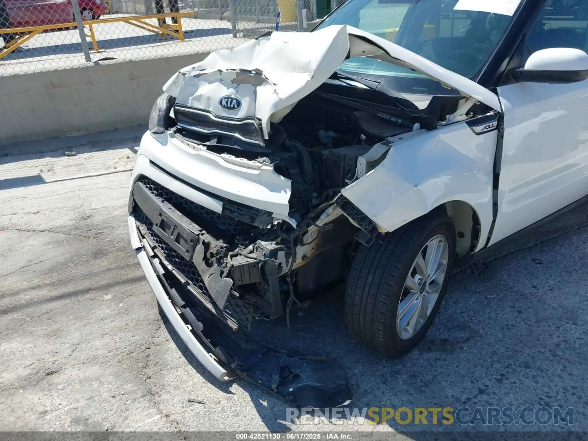 18 fotografías del automóvil dañado KNDJP3A51K7664149 KIA SOUL 2019