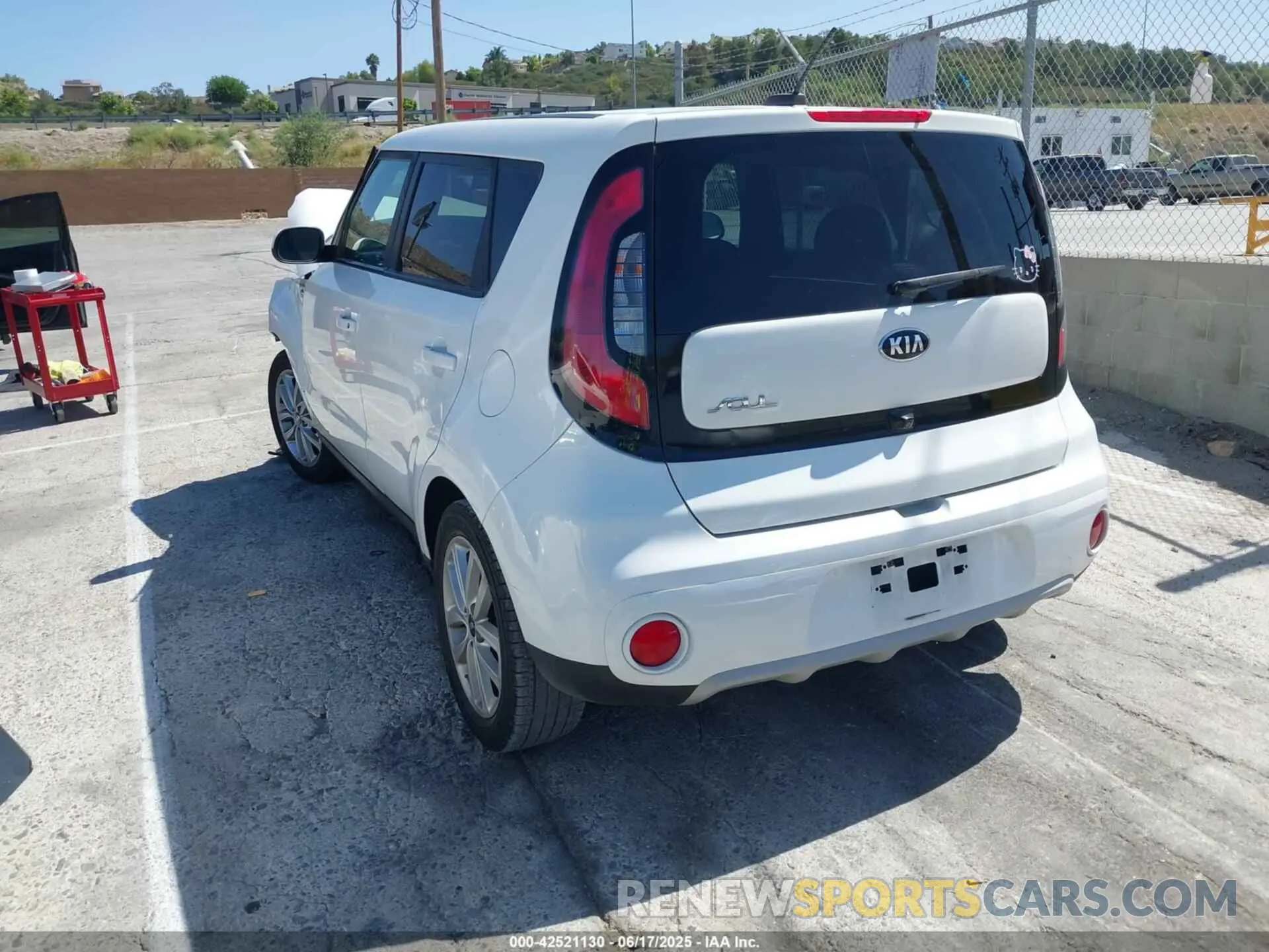 3 fotografías del automóvil dañado KNDJP3A51K7664149 KIA SOUL 2019