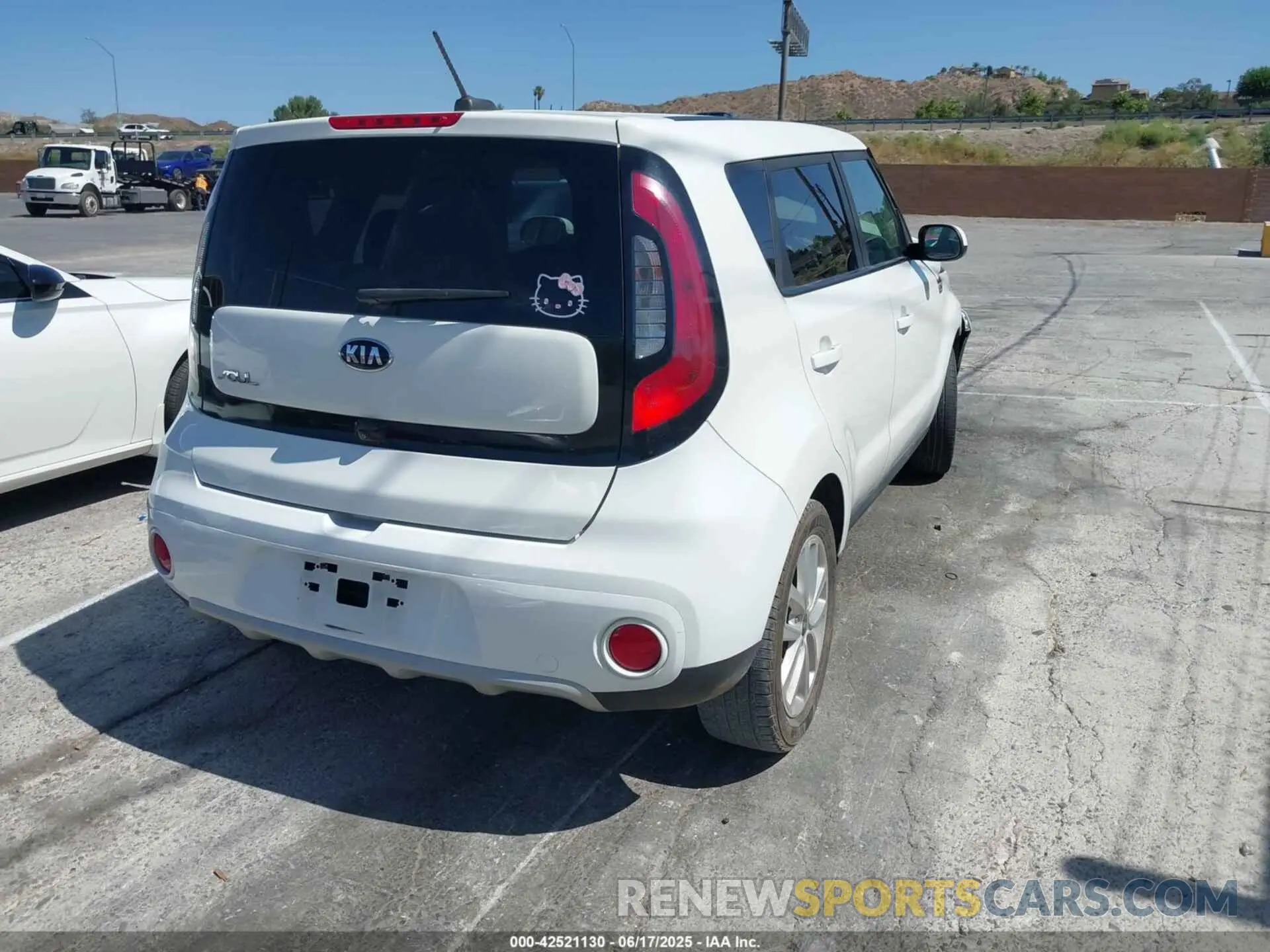 4 fotografías del automóvil dañado KNDJP3A51K7664149 KIA SOUL 2019