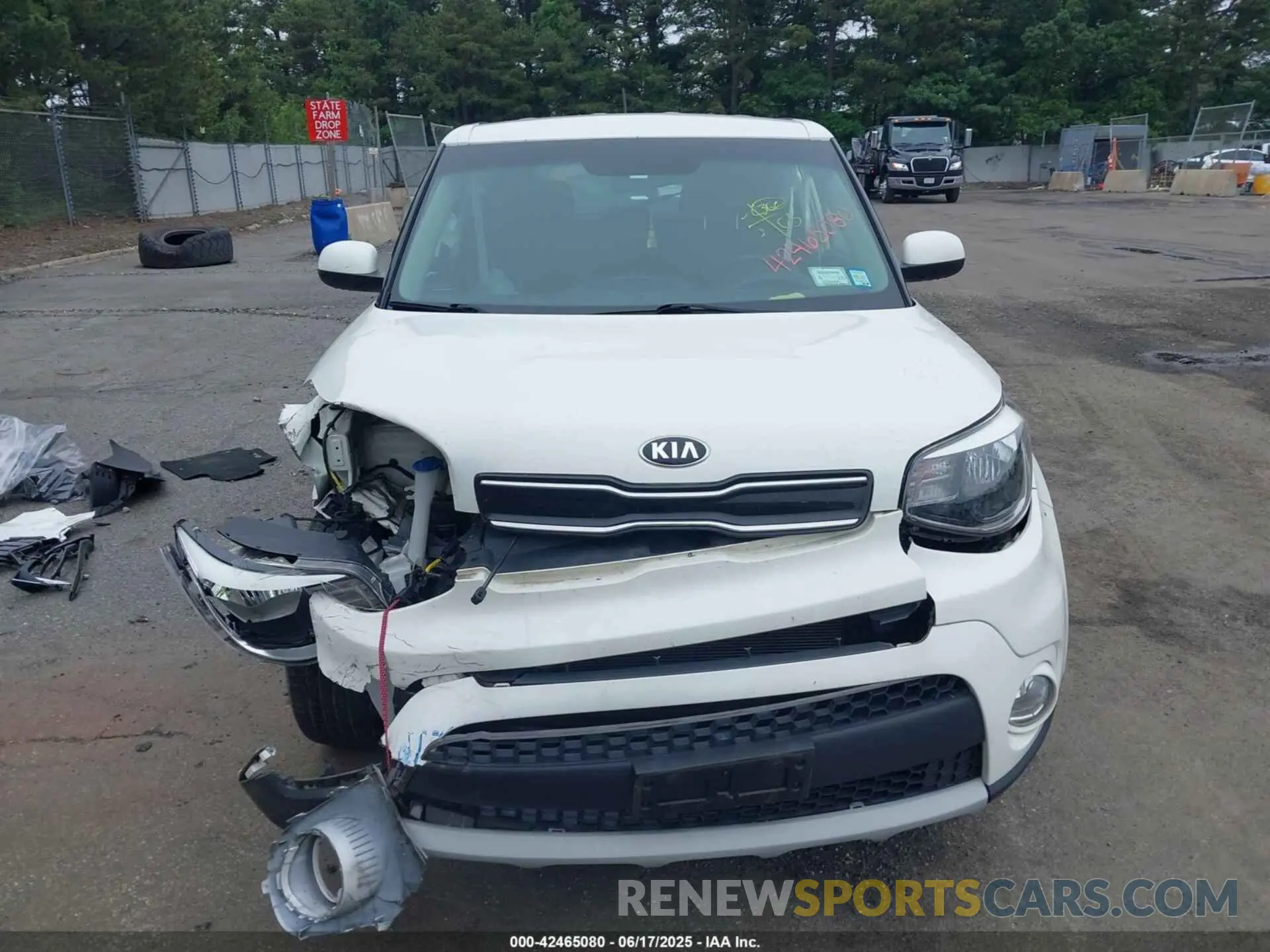 13 fotografías del automóvil dañado KNDJP3A51K7673790 KIA SOUL 2019
