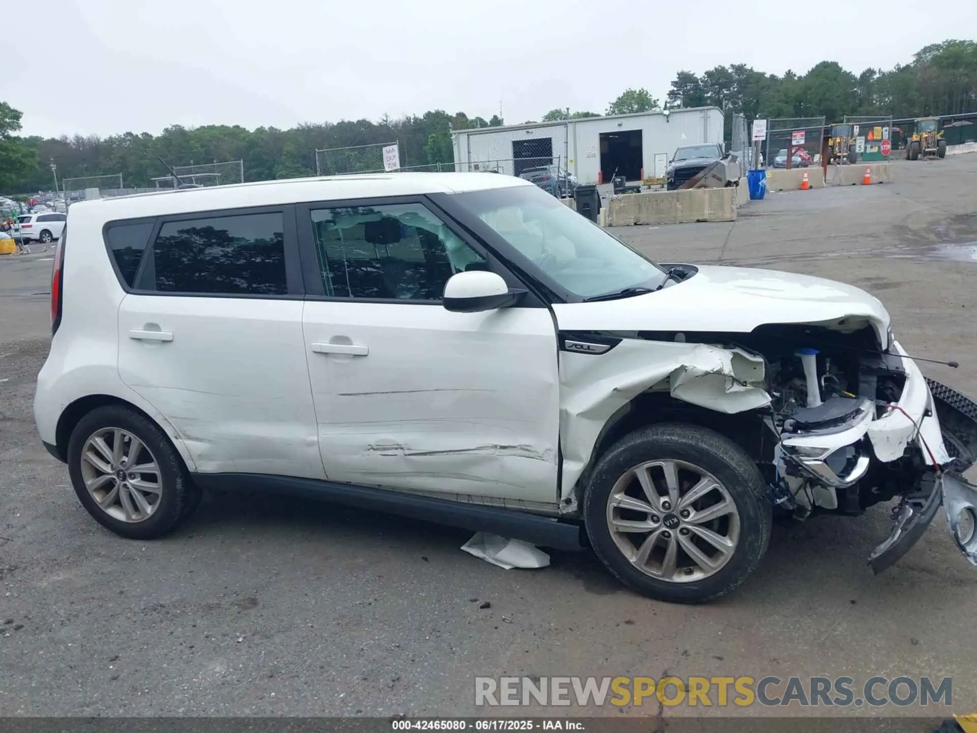 14 fotografías del automóvil dañado KNDJP3A51K7673790 KIA SOUL 2019