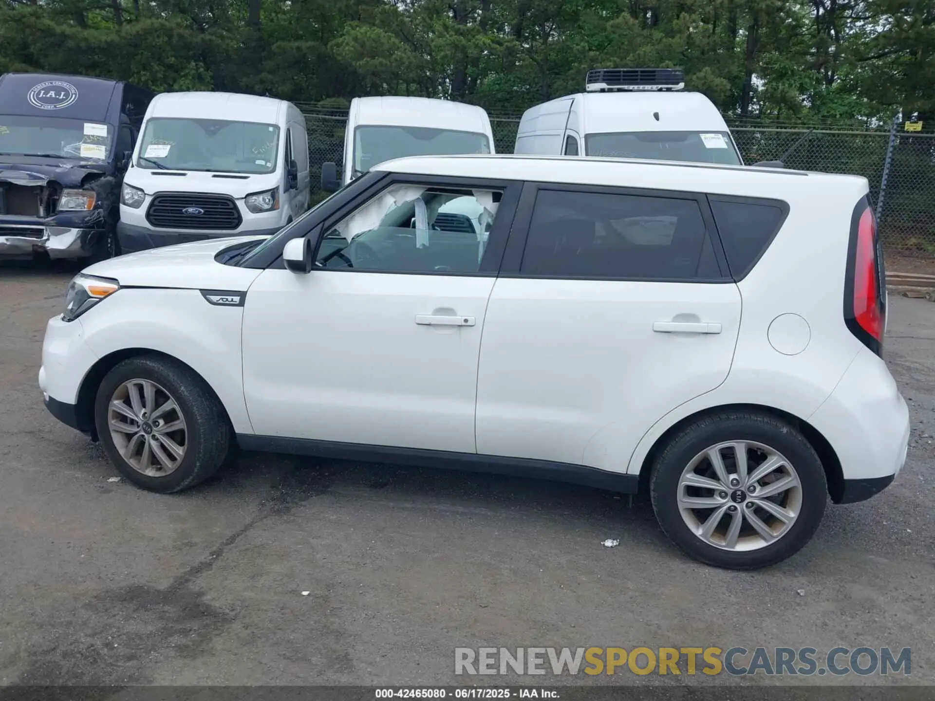 15 fotografías del automóvil dañado KNDJP3A51K7673790 KIA SOUL 2019