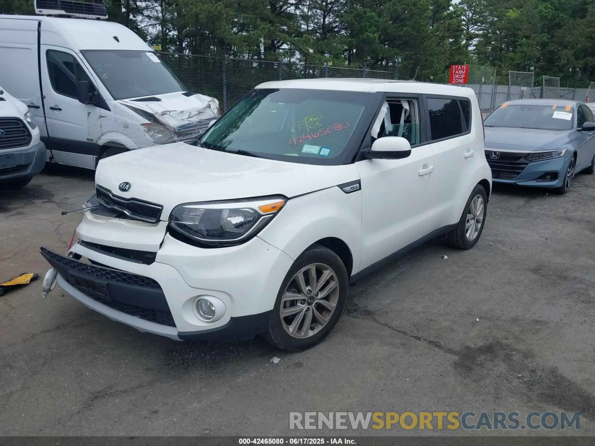 2 fotografías del automóvil dañado KNDJP3A51K7673790 KIA SOUL 2019