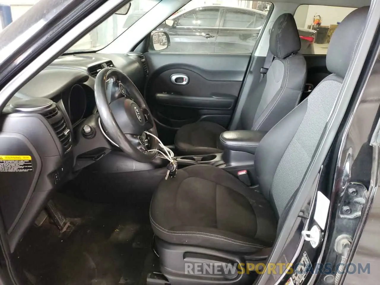 7 fotografías del automóvil dañado KNDJP3A51K7676205 KIA SOUL 2019