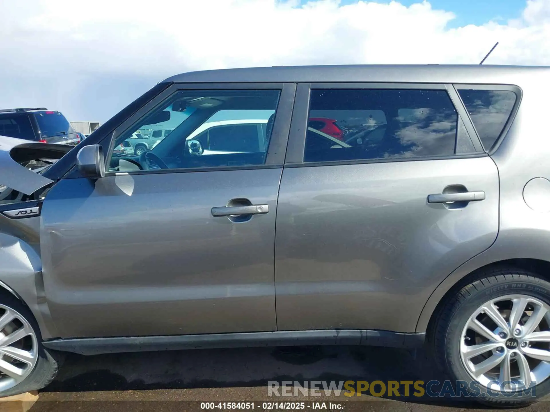 14 fotografías del automóvil dañado KNDJP3A52K7007909 KIA SOUL 2019