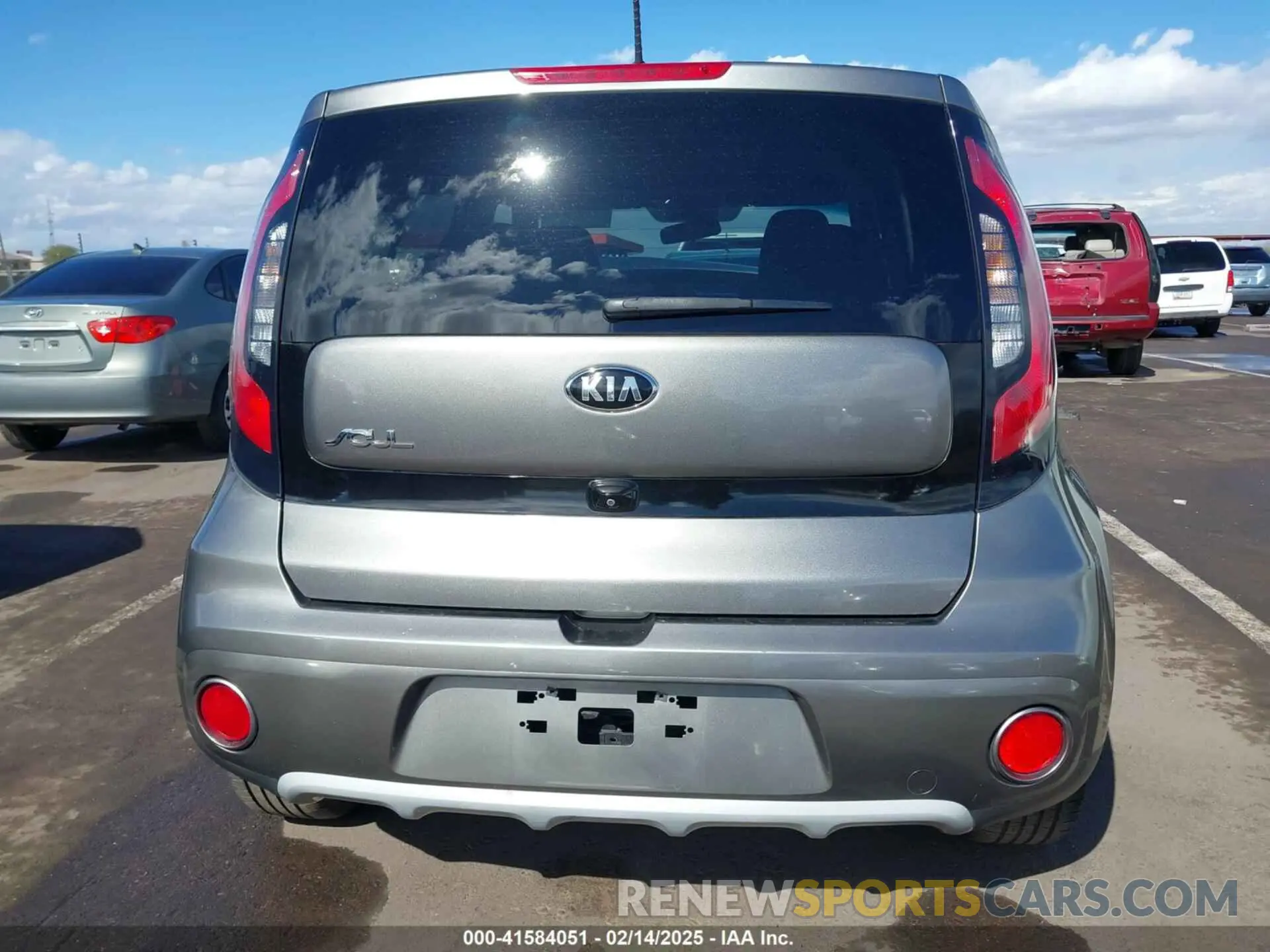 16 fotografías del automóvil dañado KNDJP3A52K7007909 KIA SOUL 2019