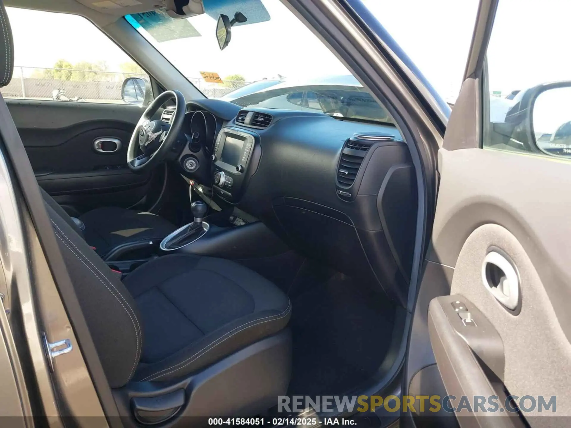 5 fotografías del automóvil dañado KNDJP3A52K7007909 KIA SOUL 2019