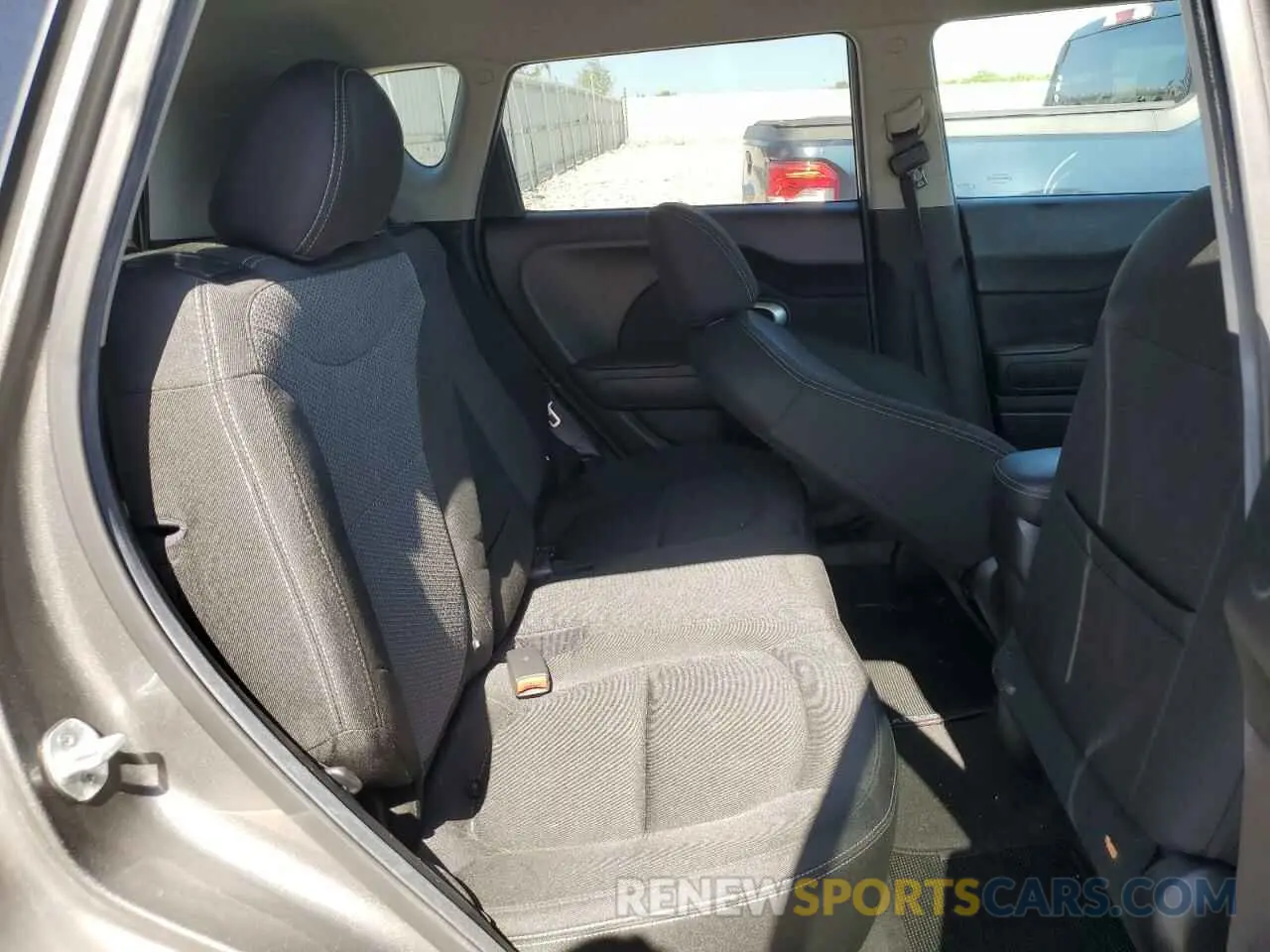 10 fotografías del automóvil dañado KNDJP3A52K7017744 KIA SOUL 2019