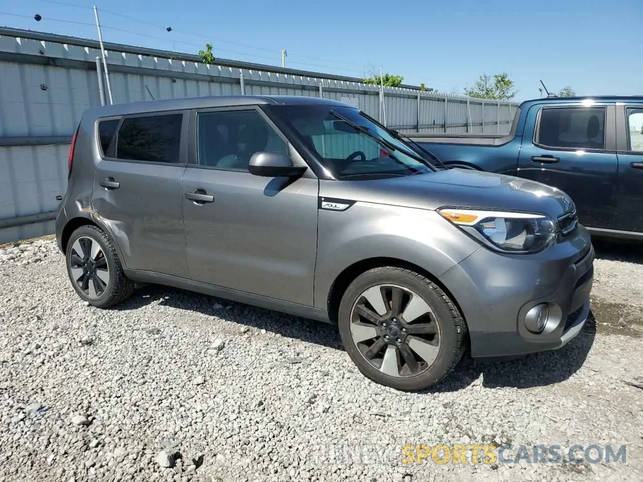 4 fotografías del automóvil dañado KNDJP3A52K7017744 KIA SOUL 2019