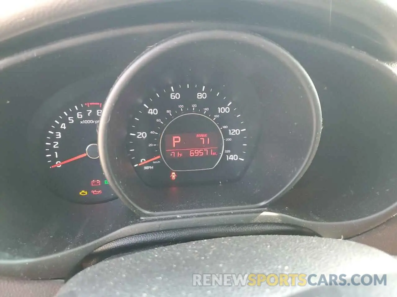 9 fotografías del automóvil dañado KNDJP3A52K7017744 KIA SOUL 2019