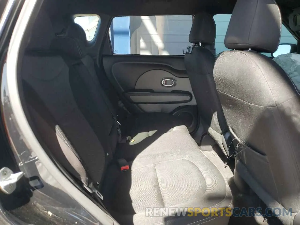 11 fotografías del automóvil dañado KNDJP3A53K7000970 KIA SOUL 2019