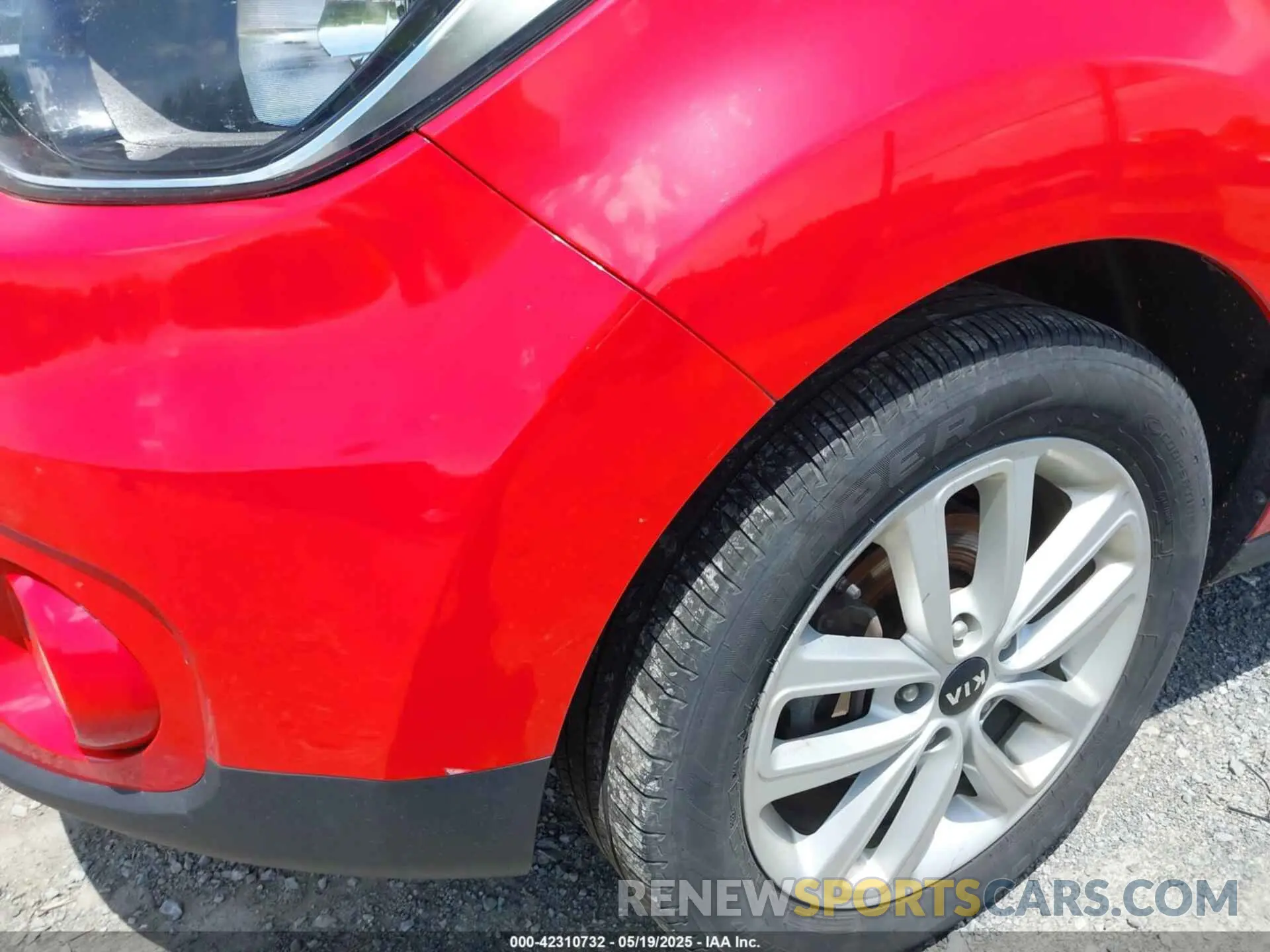 19 fotografías del automóvil dañado KNDJP3A53K7632139 KIA SOUL 2019