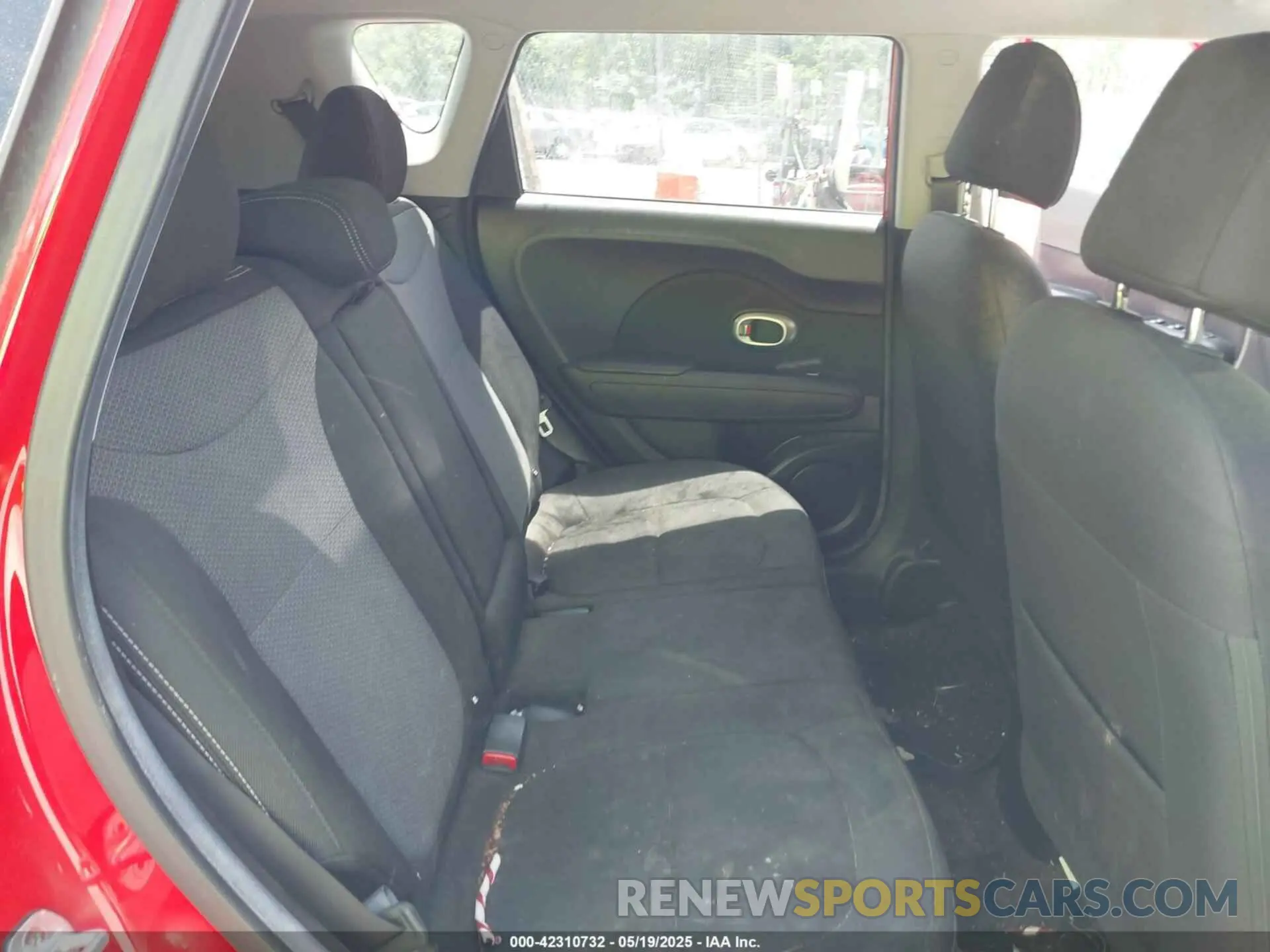 8 fotografías del automóvil dañado KNDJP3A53K7632139 KIA SOUL 2019