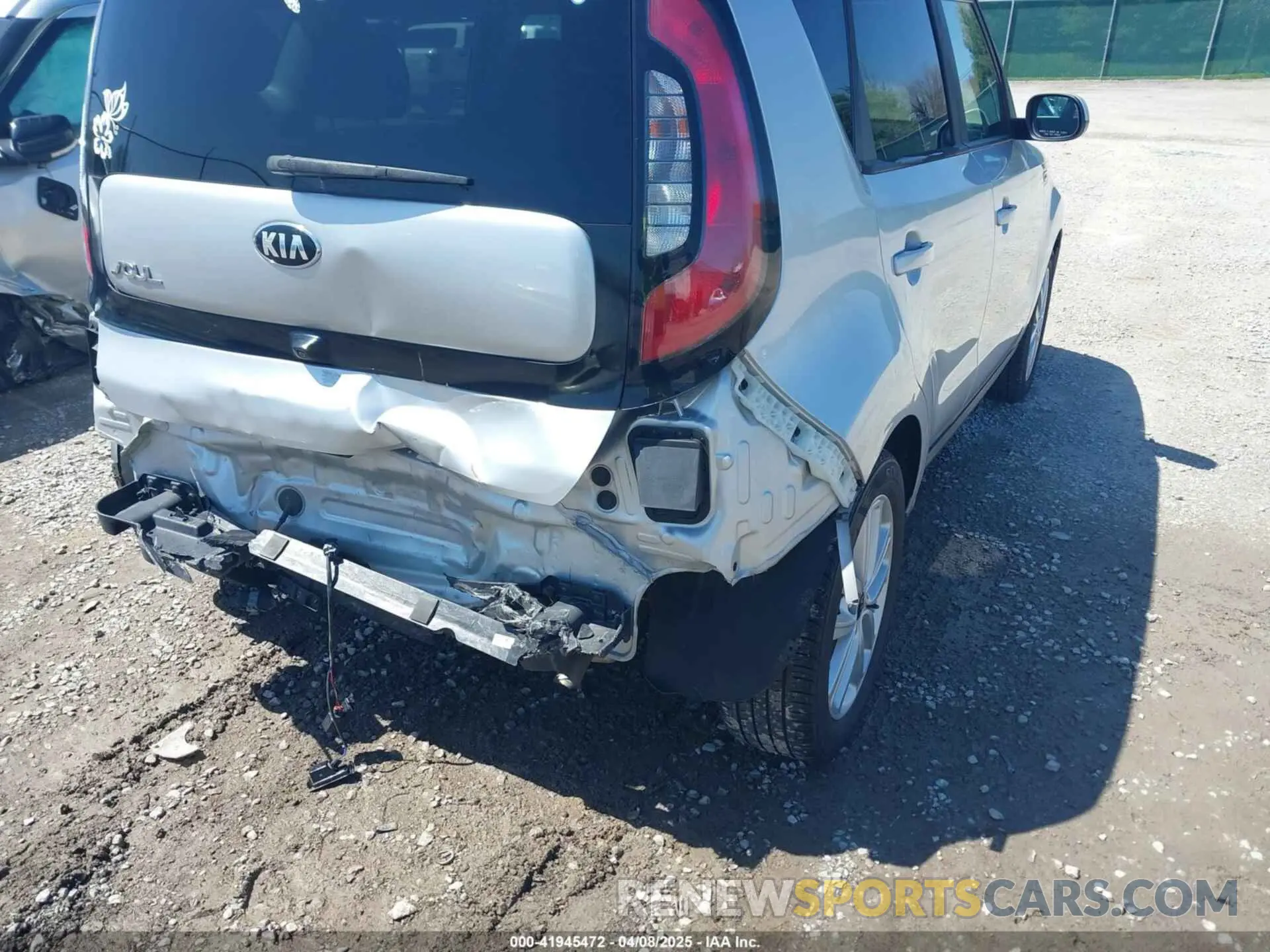 17 fotografías del automóvil dañado KNDJP3A53K7638281 KIA SOUL 2019