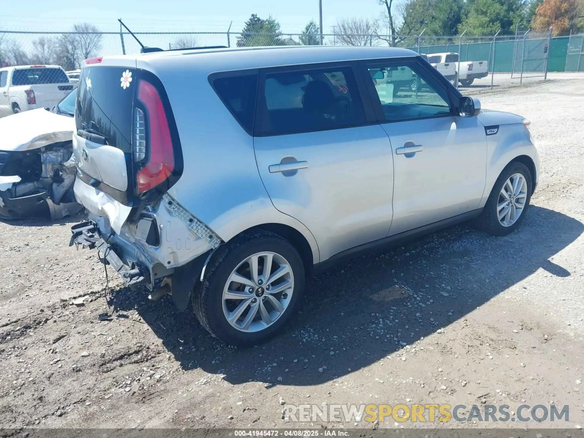 4 fotografías del automóvil dañado KNDJP3A53K7638281 KIA SOUL 2019