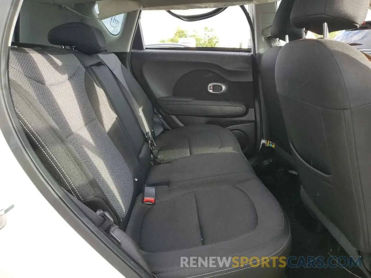10 fotografías del automóvil dañado KNDJP3A54K7678031 KIA SOUL 2019