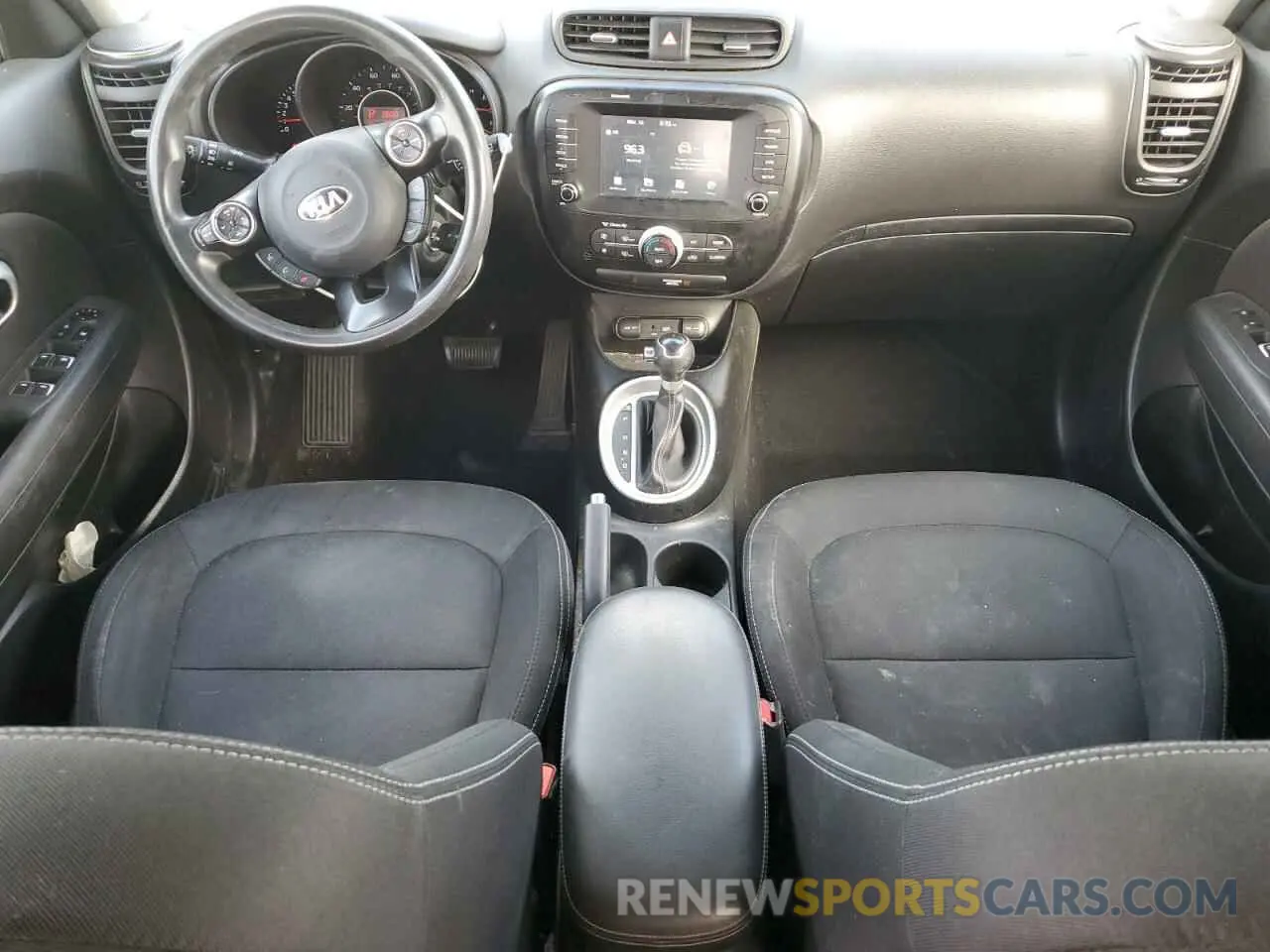 8 fotografías del automóvil dañado KNDJP3A54K7910384 KIA SOUL 2019
