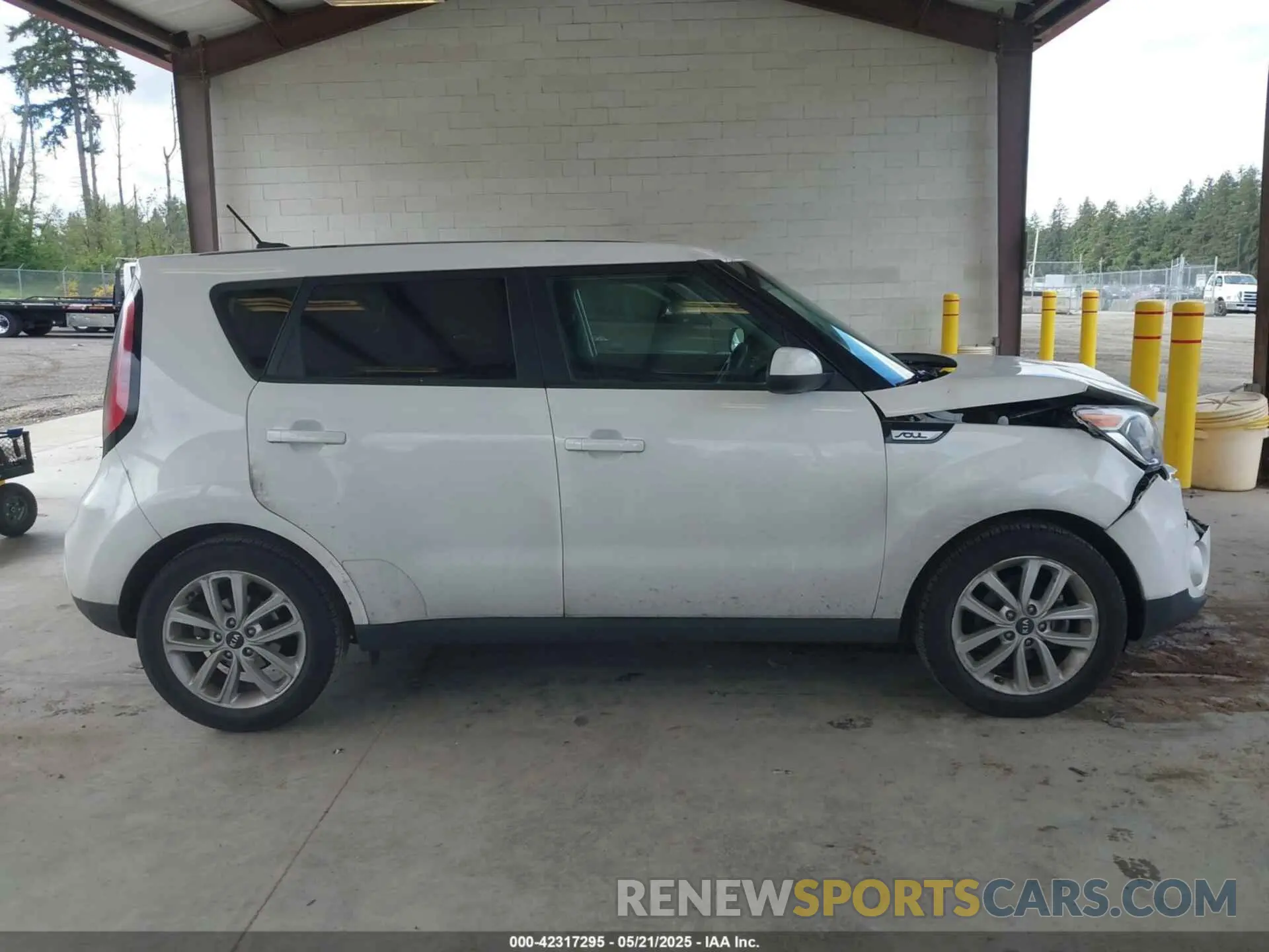 13 fotografías del automóvil dañado KNDJP3A55K7008018 KIA SOUL 2019