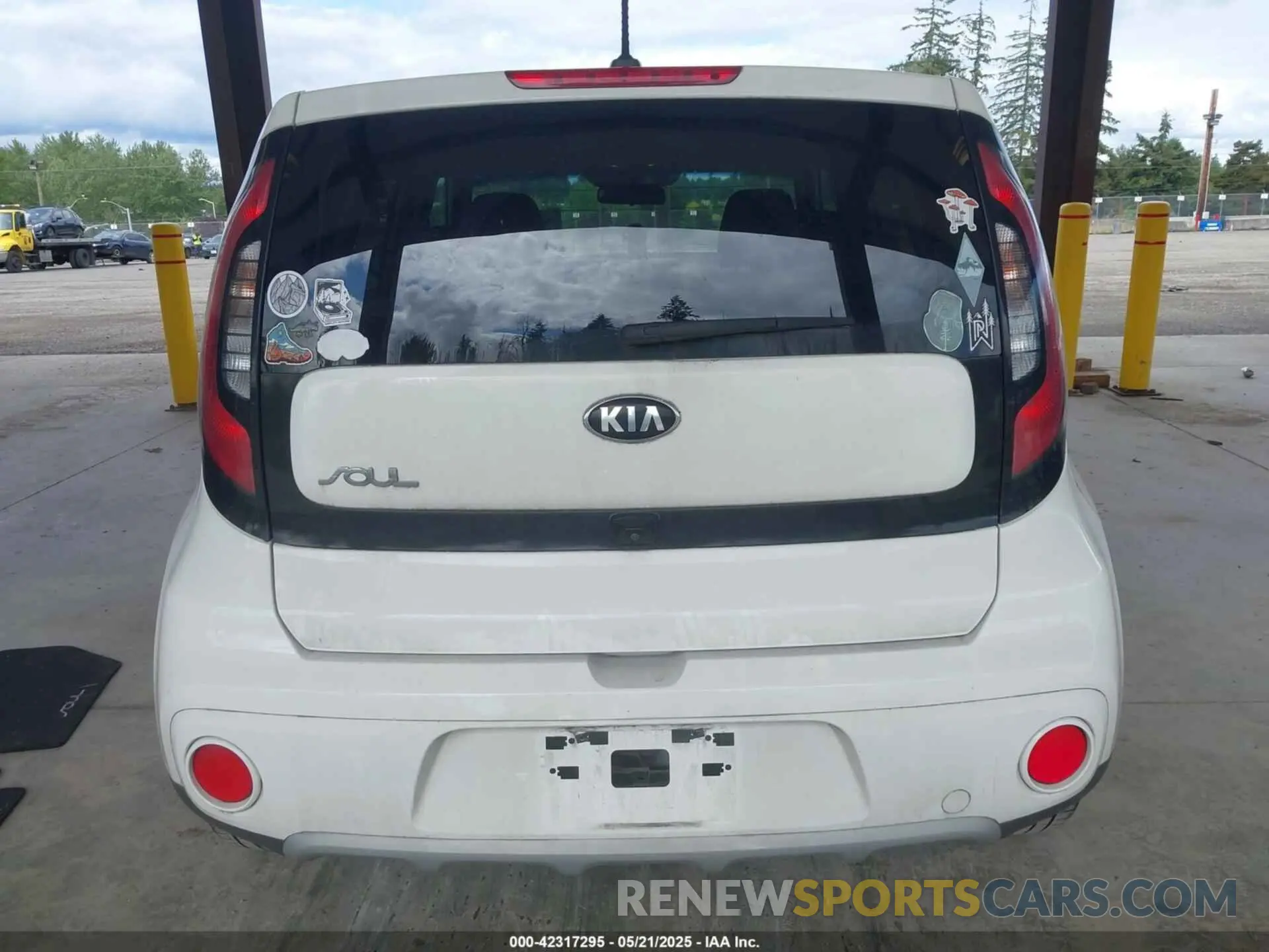 16 fotografías del automóvil dañado KNDJP3A55K7008018 KIA SOUL 2019