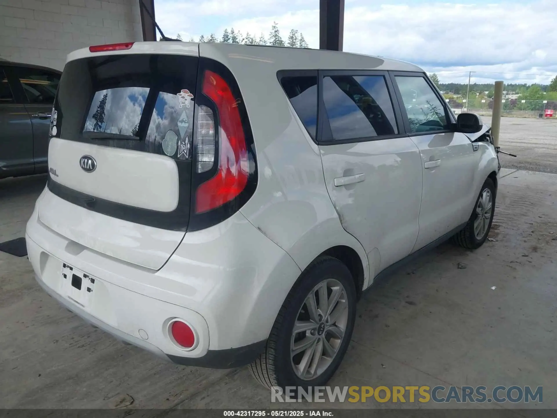 4 fotografías del automóvil dañado KNDJP3A55K7008018 KIA SOUL 2019
