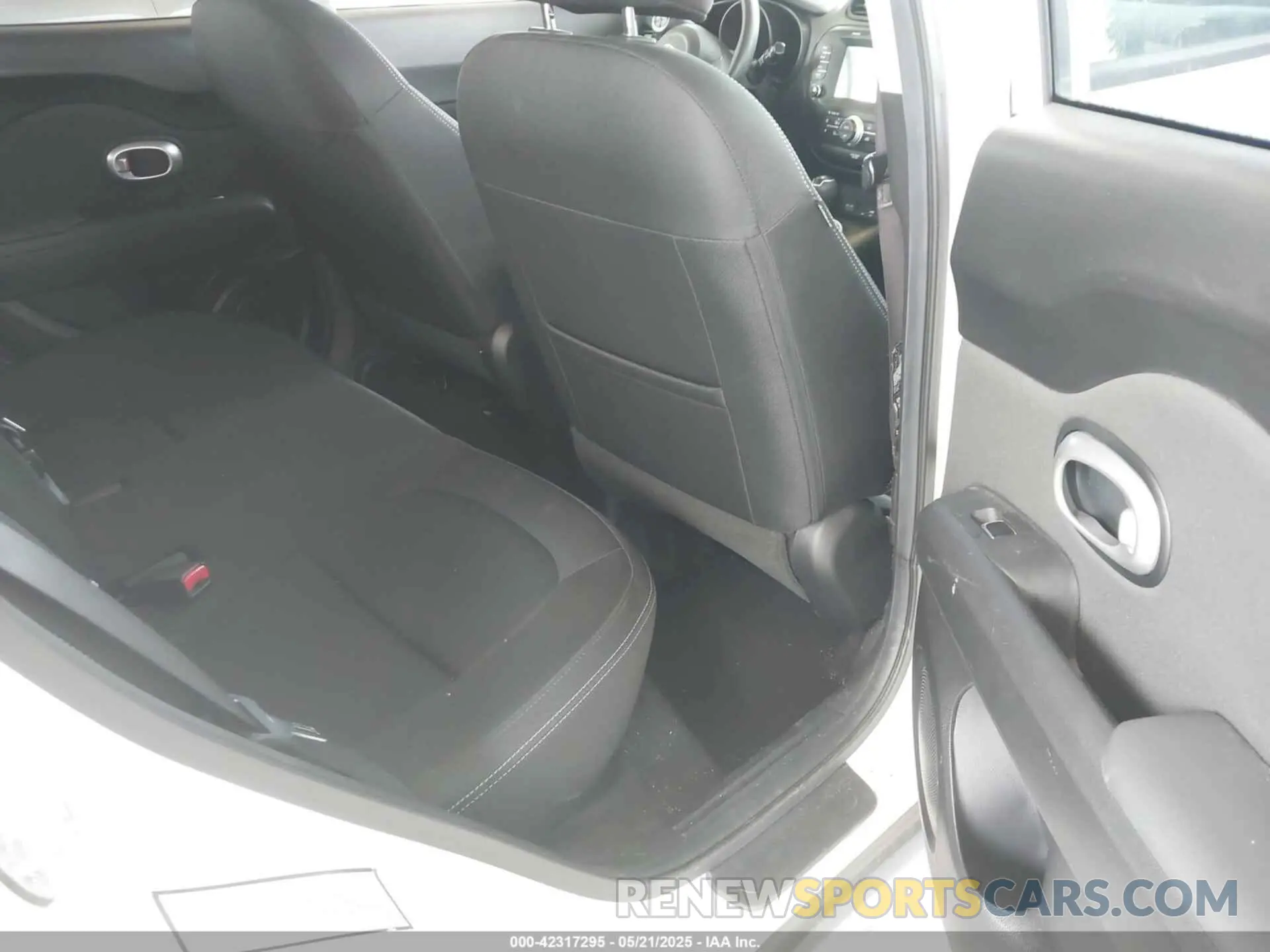 8 fotografías del automóvil dañado KNDJP3A55K7008018 KIA SOUL 2019