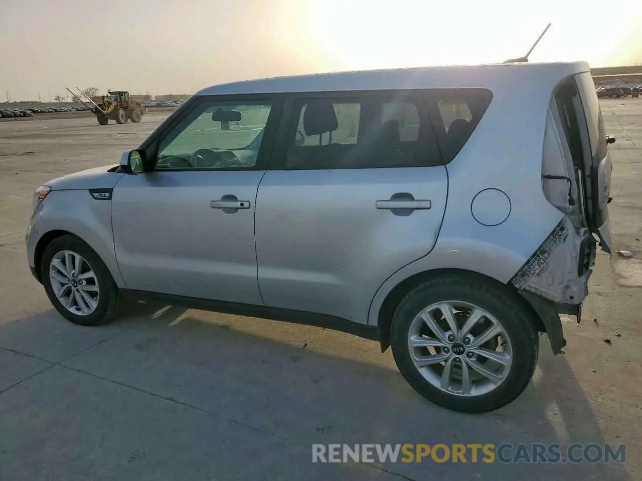 2 fotografías del automóvil dañado KNDJP3A55K7637181 KIA SOUL 2019