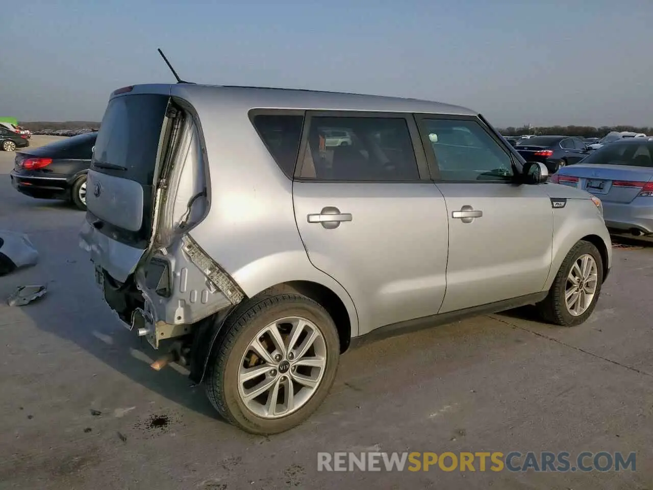 3 fotografías del automóvil dañado KNDJP3A55K7637181 KIA SOUL 2019