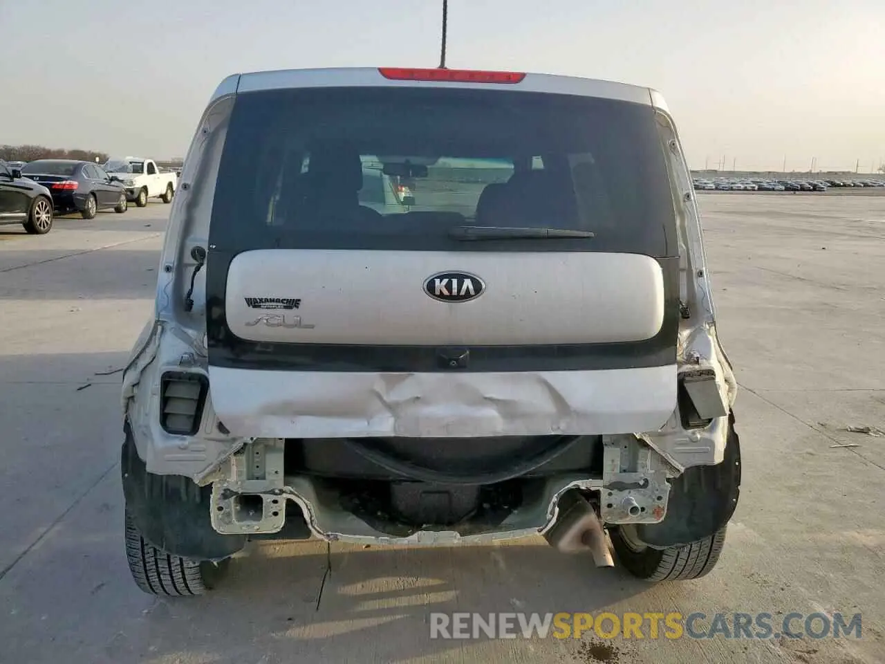 6 fotografías del automóvil dañado KNDJP3A55K7637181 KIA SOUL 2019