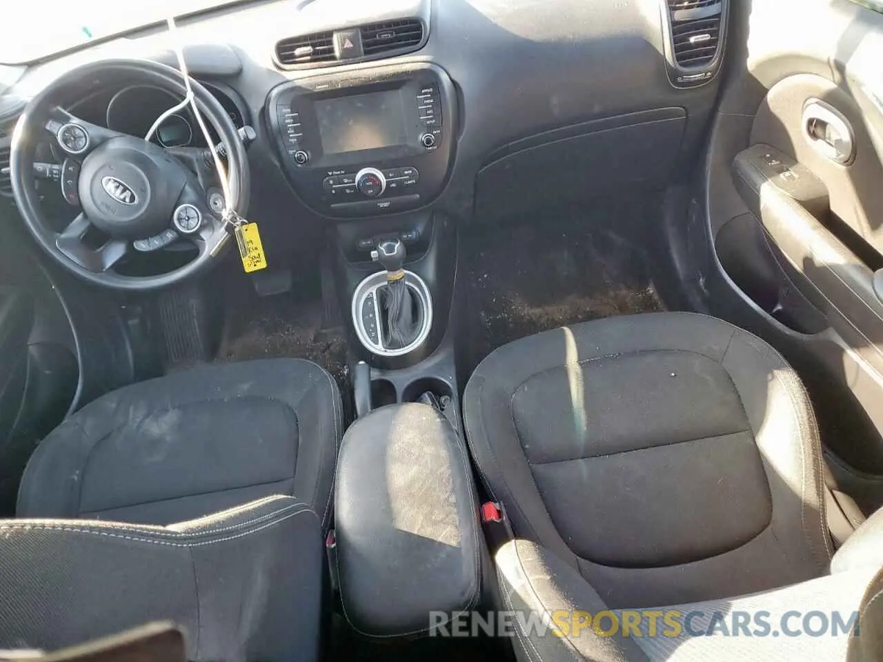 8 fotografías del automóvil dañado KNDJP3A55K7637181 KIA SOUL 2019