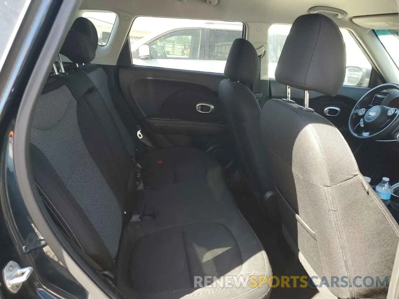 10 fotografías del automóvil dañado KNDJP3A55K7672559 KIA SOUL 2019