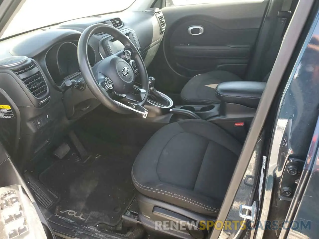 7 fotografías del automóvil dañado KNDJP3A55K7672559 KIA SOUL 2019
