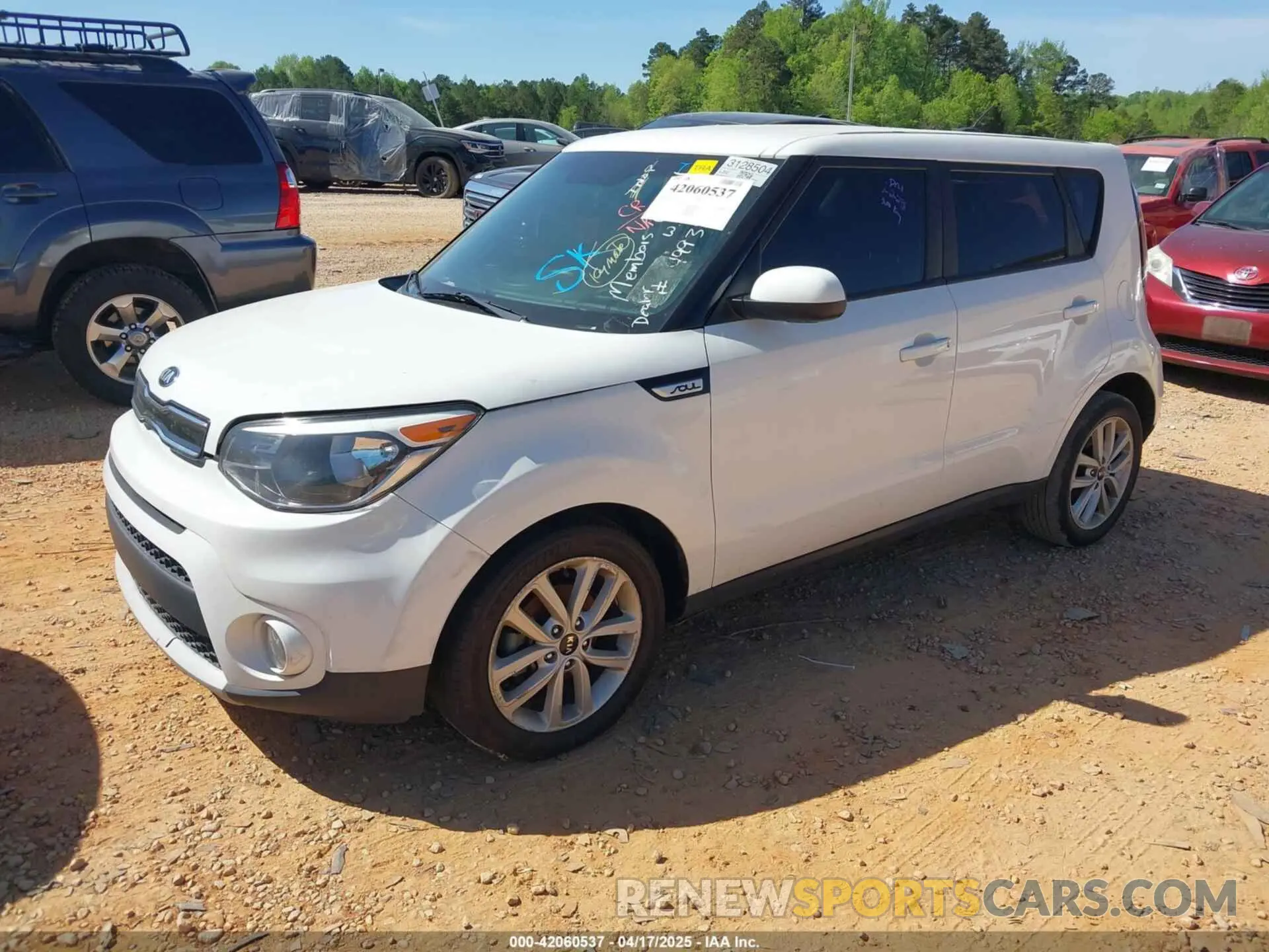 2 fotografías del automóvil dañado KNDJP3A56K7673994 KIA SOUL 2019