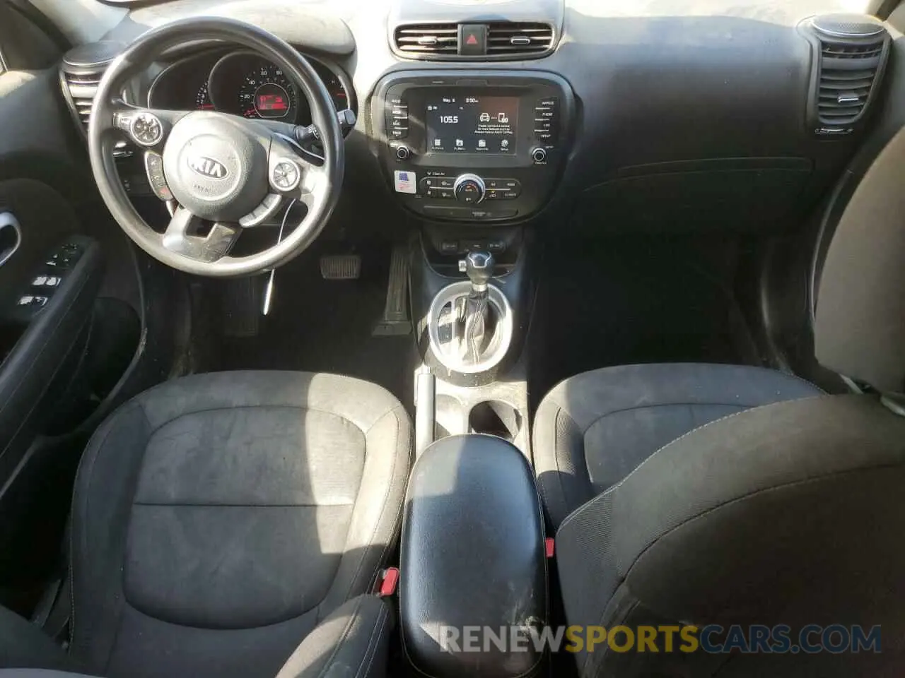 8 fotografías del automóvil dañado KNDJP3A56K7697938 KIA SOUL 2019