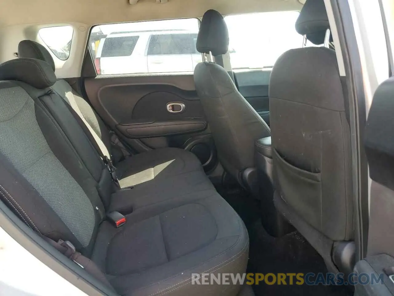 10 fotografías del automóvil dañado KNDJP3A57K7003015 KIA SOUL 2019