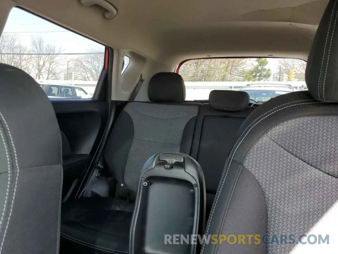 10 fotografías del automóvil dañado KNDJP3A57K7023202 KIA SOUL 2019