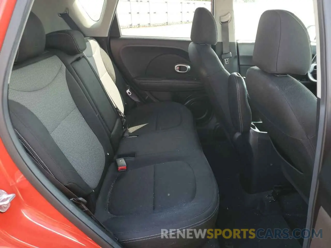 11 fotografías del automóvil dañado KNDJP3A57K7023202 KIA SOUL 2019