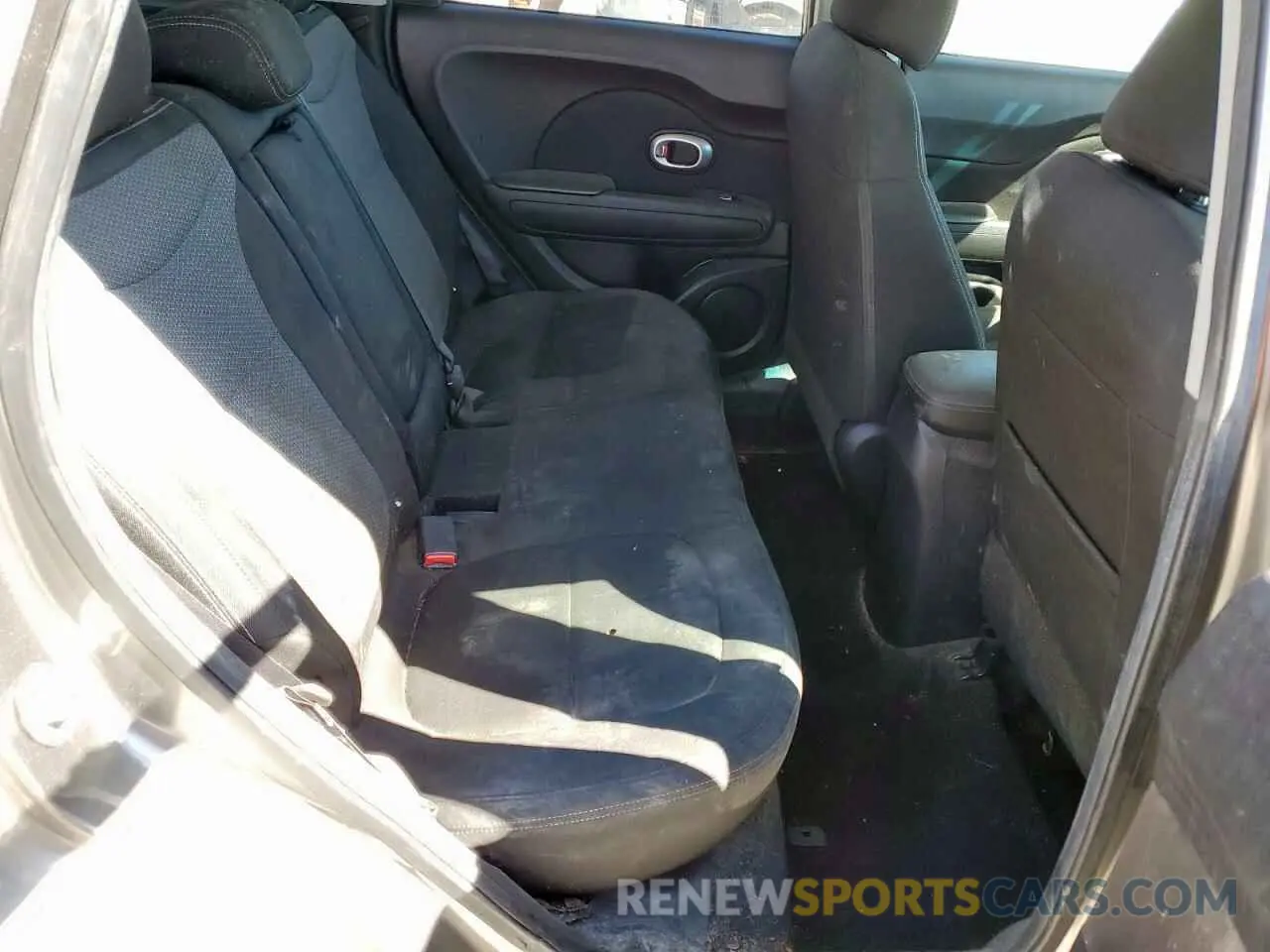 10 fotografías del automóvil dañado KNDJP3A57K7649526 KIA SOUL 2019